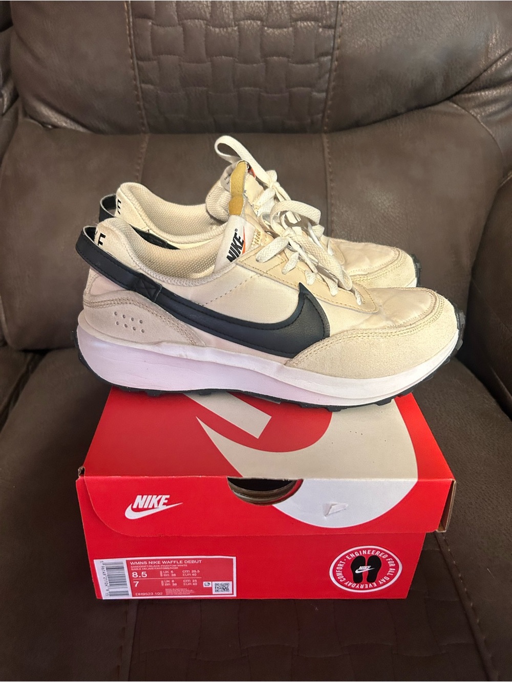Nike women’s waffle debit size 8.5